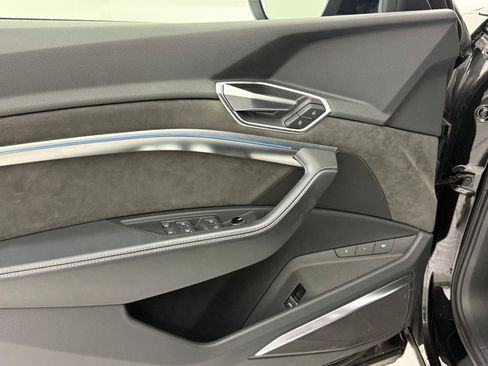 Used 2021 Audi e-tron Prestige w/ Prestige Package image 13