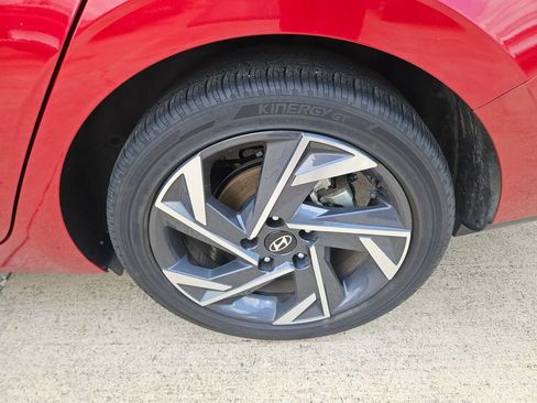 Used 2025 Hyundai Elantra SEL FWD image 25