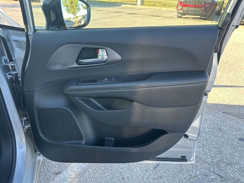 New 2026 Chrysler Pacifica Select image 54