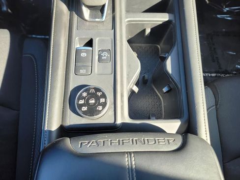 Certified 2024 Nissan Pathfinder S image 32