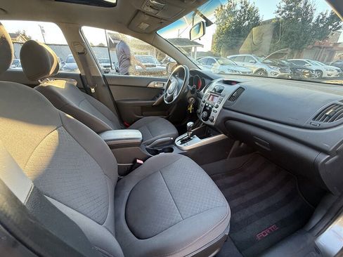 Used 2010 Kia Forte SX image 11