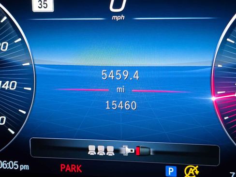 Used 2024 Mercedes-Benz GLC 300 4MATIC image 29