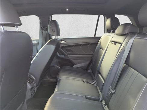 Used 2022 Volkswagen Tiguan SE R-Line image 18