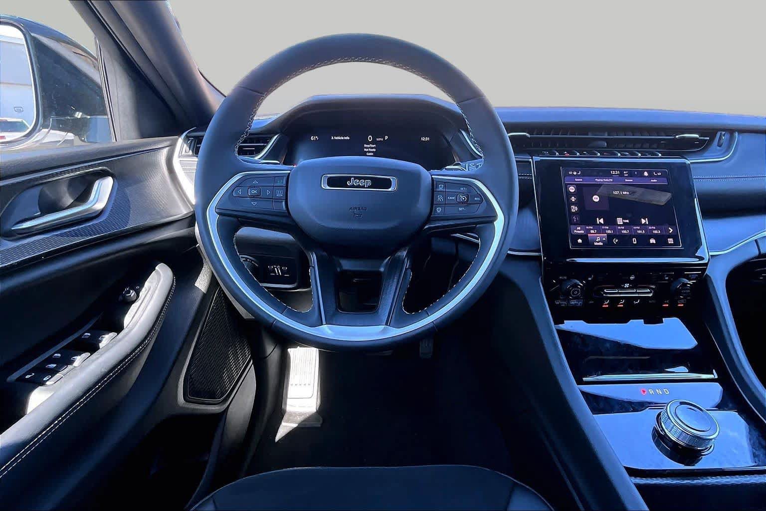 Used 2025 Jeep Grand Cherokee L Altitude RWD image 6