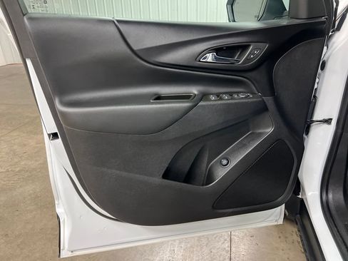 Used 2023 Chevrolet Equinox LT image 15