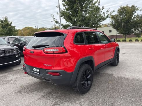 Used 2017 Jeep Cherokee Trailhawk image 7