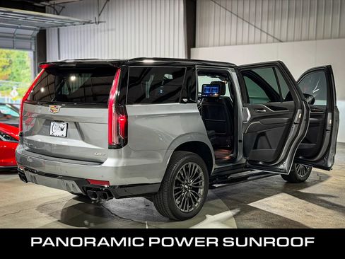 Used 2024 Cadillac Escalade V AWD/4WD image 39