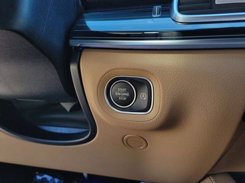 New 2026 Mercedes-Benz GLS 450 4MATIC image 32