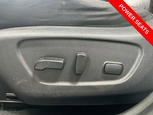 Used 2018 Nissan Rogue SV AWD/4WD image 32