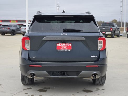 Used 2023 Ford Explorer XLT w/ Equipment Group 202A image 6