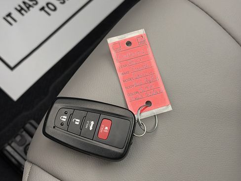 Used 2023 Toyota Camry XLE image 30