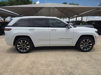 Used 2022 Jeep Grand Cherokee Overland AWD/4WD video 2