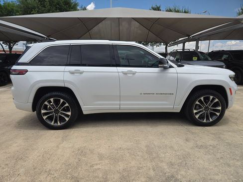 Used 2022 Jeep Grand Cherokee Overland AWD/4WD image 2