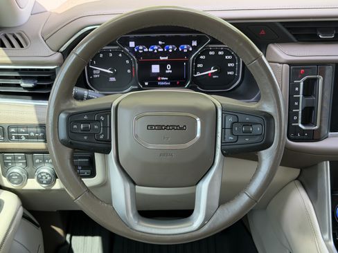 Used 2021 GMC Yukon Denali w/ Denali Ultimate Package AWD/4WD image 19