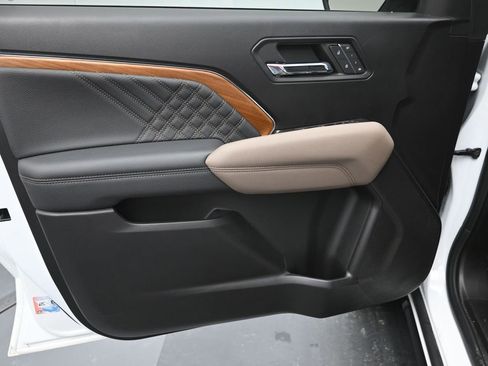 Used 2024 GMC Canyon Denali image 13