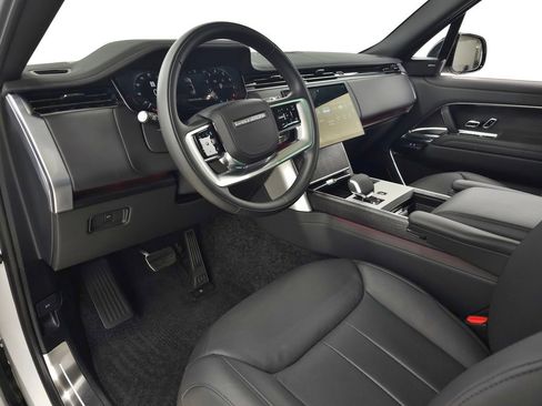 Certified 2025 Land Rover Range Rover Long Wheelbase SE AWD/4WD image 19