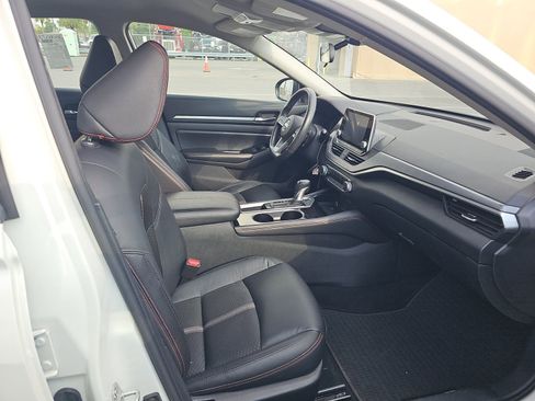 Used 2024 Nissan Altima 2.5 SR image 11