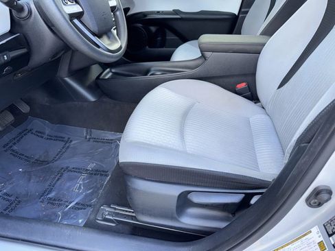 Used 2016 Toyota Prius Two image 12