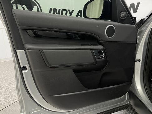 Used 2018 Land Rover Discovery SE image 15