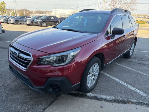 Used 2018 Subaru Outback 2.5i image 1