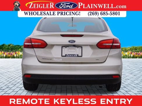 Used 2017 Ford Focus SE image 4