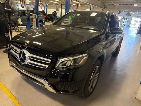 Used 2019 Mercedes-Benz GLC 300 4MATIC image 1
