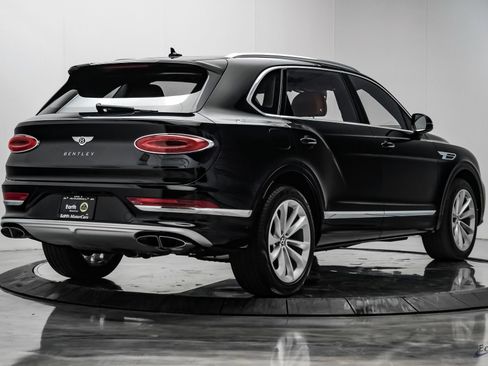 Used 2023 Bentley Bentayga Extended Wheelbase AWD/4WD image 14