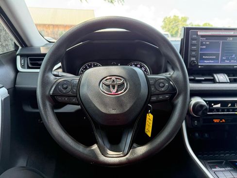 Used 2021 Toyota RAV4 LE FWD image 22