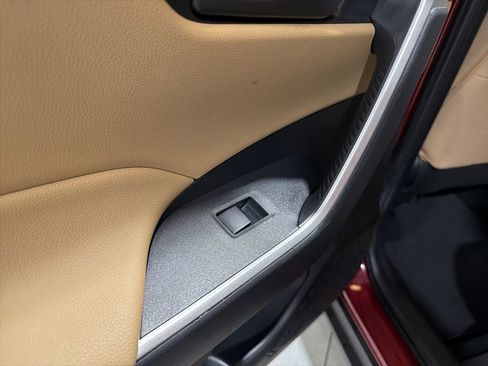 Used 2019 Toyota RAV4 LE image 30