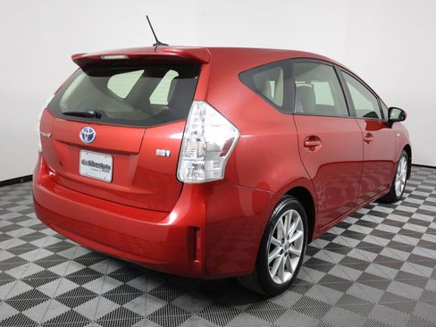 Used 2014 Toyota Prius V Three image 2