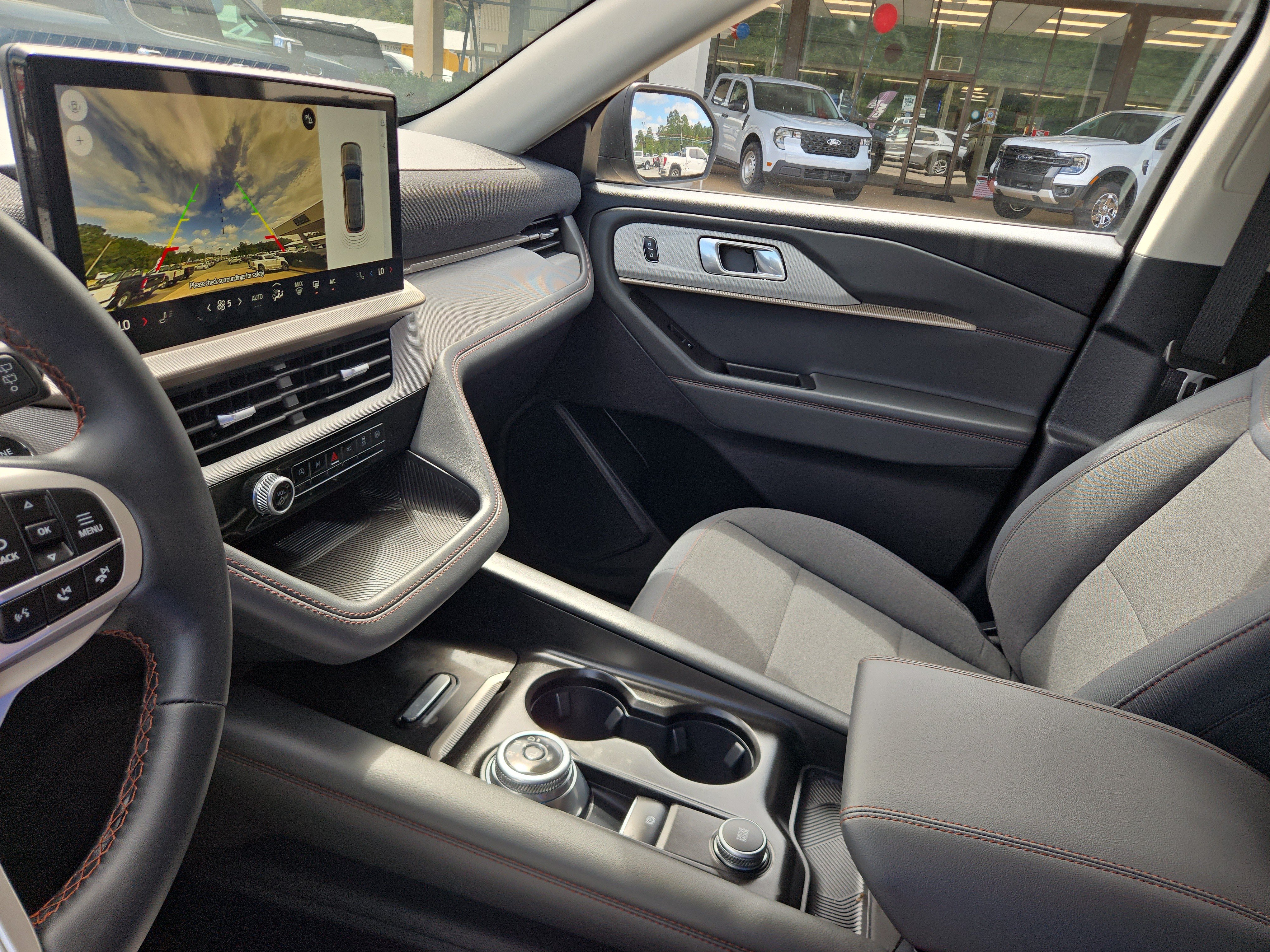 Used 2025 Ford Explorer Active RWD image 16