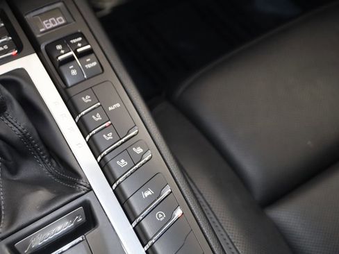 Used 2020 Porsche Macan image 33