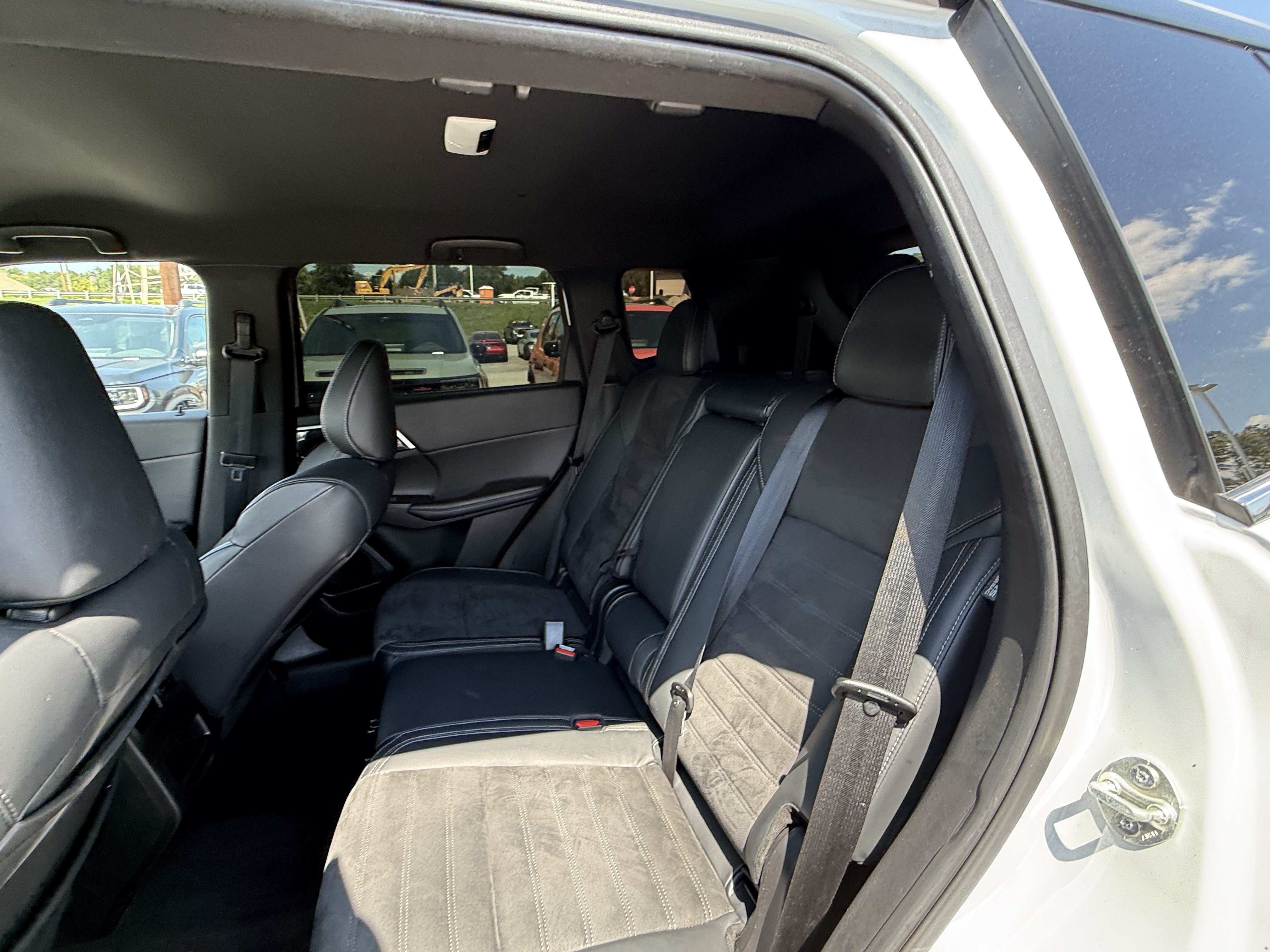 Used 2023 Mitsubishi Outlander Ralliart AWD/4WD image 32