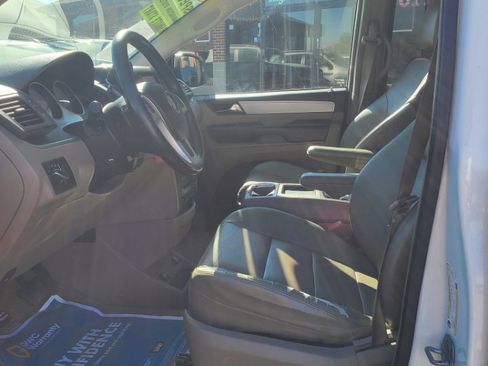 Used 2012 Volkswagen Routan SEL image 15