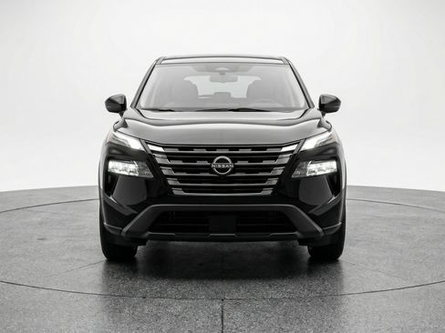 Used 2025 Nissan Rogue SV image 2