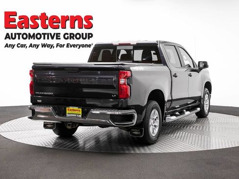 Used 2022 Chevrolet Silverado 1500 LT w/ Convenience Package II AWD/4WD image 4