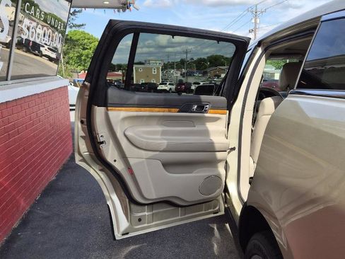 Used 2011 Lincoln MKT AWD w/ 201A Rapid Spec Order Code image 23