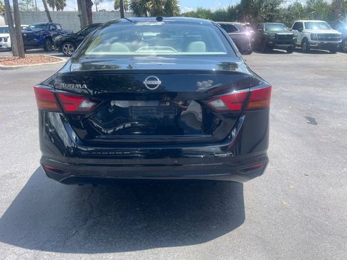 Used 2025 Nissan Altima 2.5 SV FWD image 4