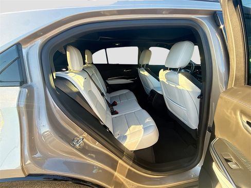 Used 2024 Cadillac XT4 Sport image 28