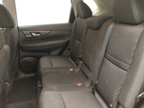 Used 2019 Nissan Rogue SV image 18