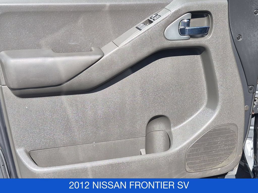 Used 2012 Nissan Frontier SV w/ SV Premium Utility Pkg AWD/4WD image 11