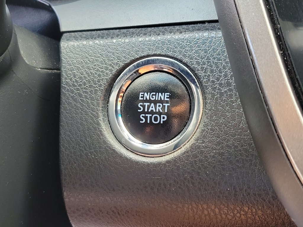 Used 2020 Toyota Camry XLE w/ Navigation Package FWD image 29