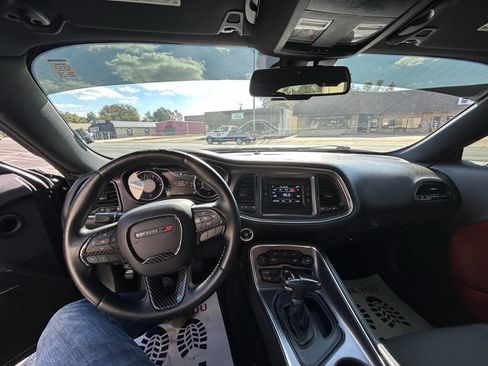 Used 2015 Dodge Challenger SXT w/ Driver Convenience Group image 8