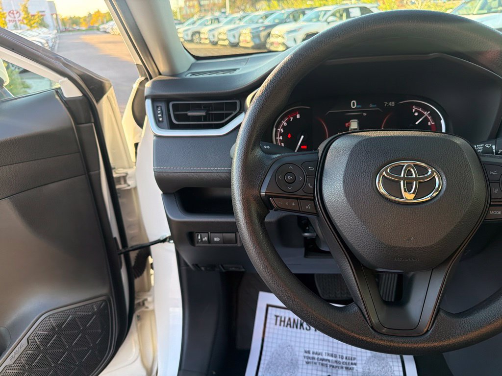 Used 2025 Toyota RAV4 XLE AWD/4WD image 26