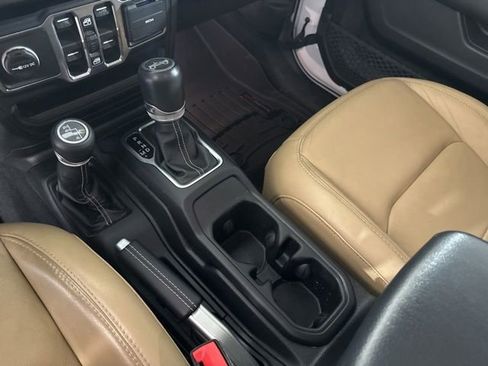Used 2018 Jeep Wrangler Unlimited Sahara image 20