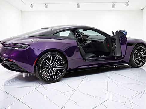 Used 2024 Aston Martin DB12 Coupe RWD image 11