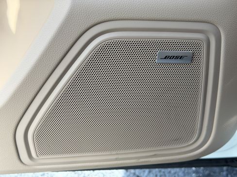 Certified 2025 Porsche Macan AWD/4WD image 22