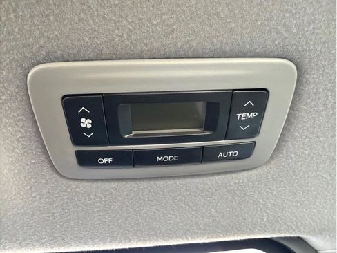 Used 2012 Toyota Sienna XLE image 30