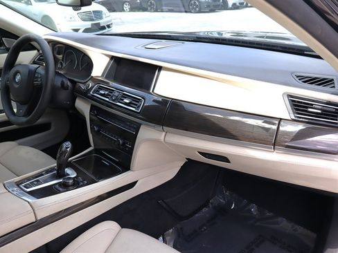 Used 2013 BMW 750Li RWD image 18