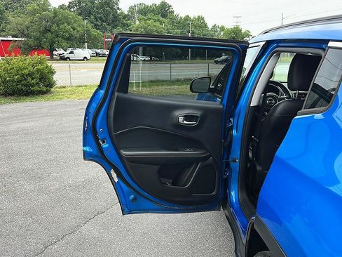 Used 2018 Jeep Compass Latitude w/ Popular Equipment Group AWD/4WD image 23